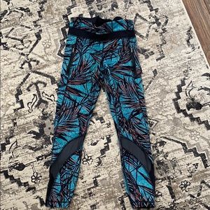 Lululemon tights with mesh. Sz 6. Lightly worn.
